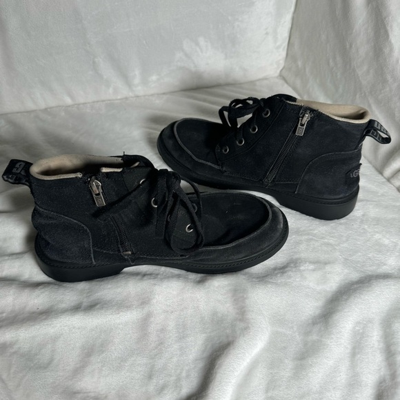 Ugg Kids Chelham Weather Boot in Black Suede Waterproof Size 6 - Picture 5 of 7